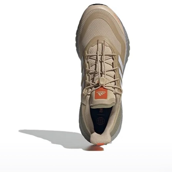 Gold Adidas Ultraboost 22 COLD.RDY 2.0 Running Shoes - Size 8 - Picture 11 of 12